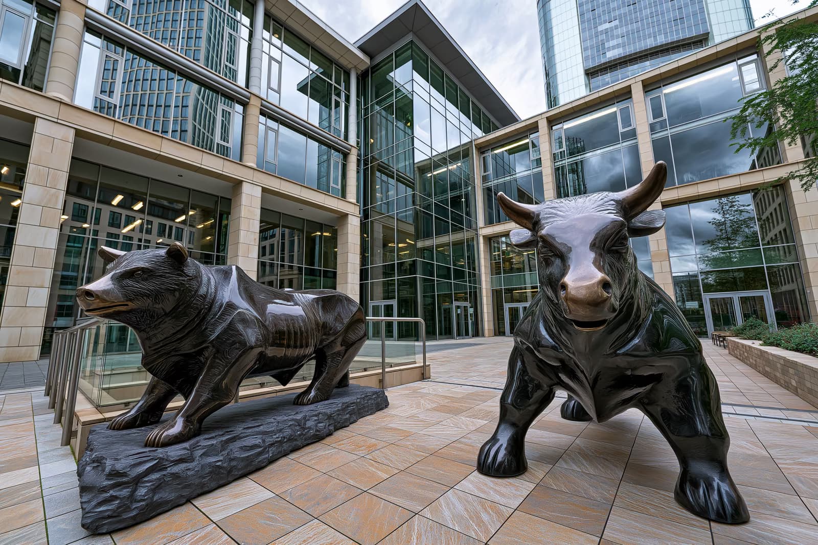 La curva dell'indice DAX su uno schermo di trading alla Borsa di Francoforte, che mostra l'indice al di sotto della soglia dei 25,000 punti.